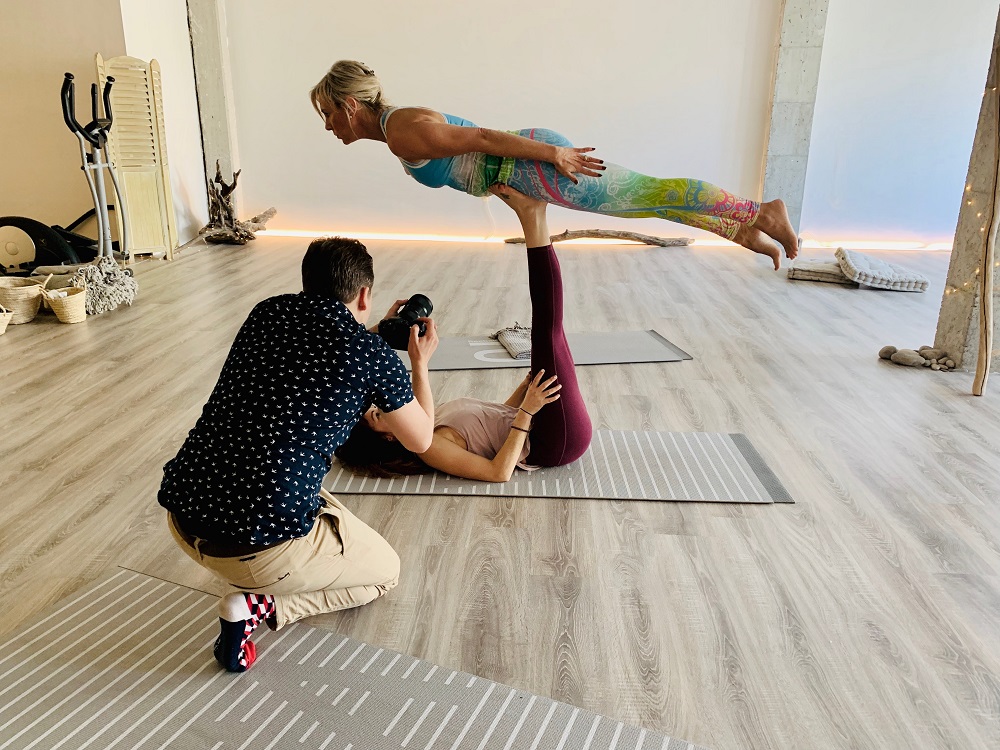 Yoga of trust Lina og Mar Bufi .jpg