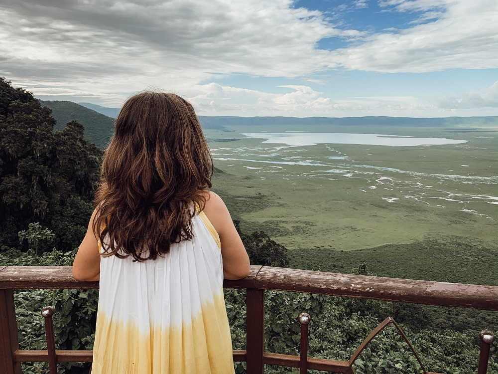 Smuk udsigt over Ngorongoro krateret Tanzania safari med børn
