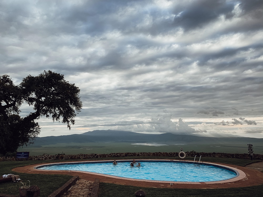 Sopa Lodge i Ngorongoro har pool med den vildeste udsigt